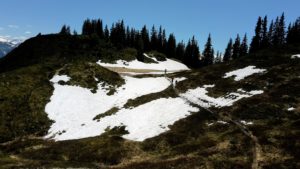 Schneefeld auf der Strecke des Schwarzach Trail Salzburgerland